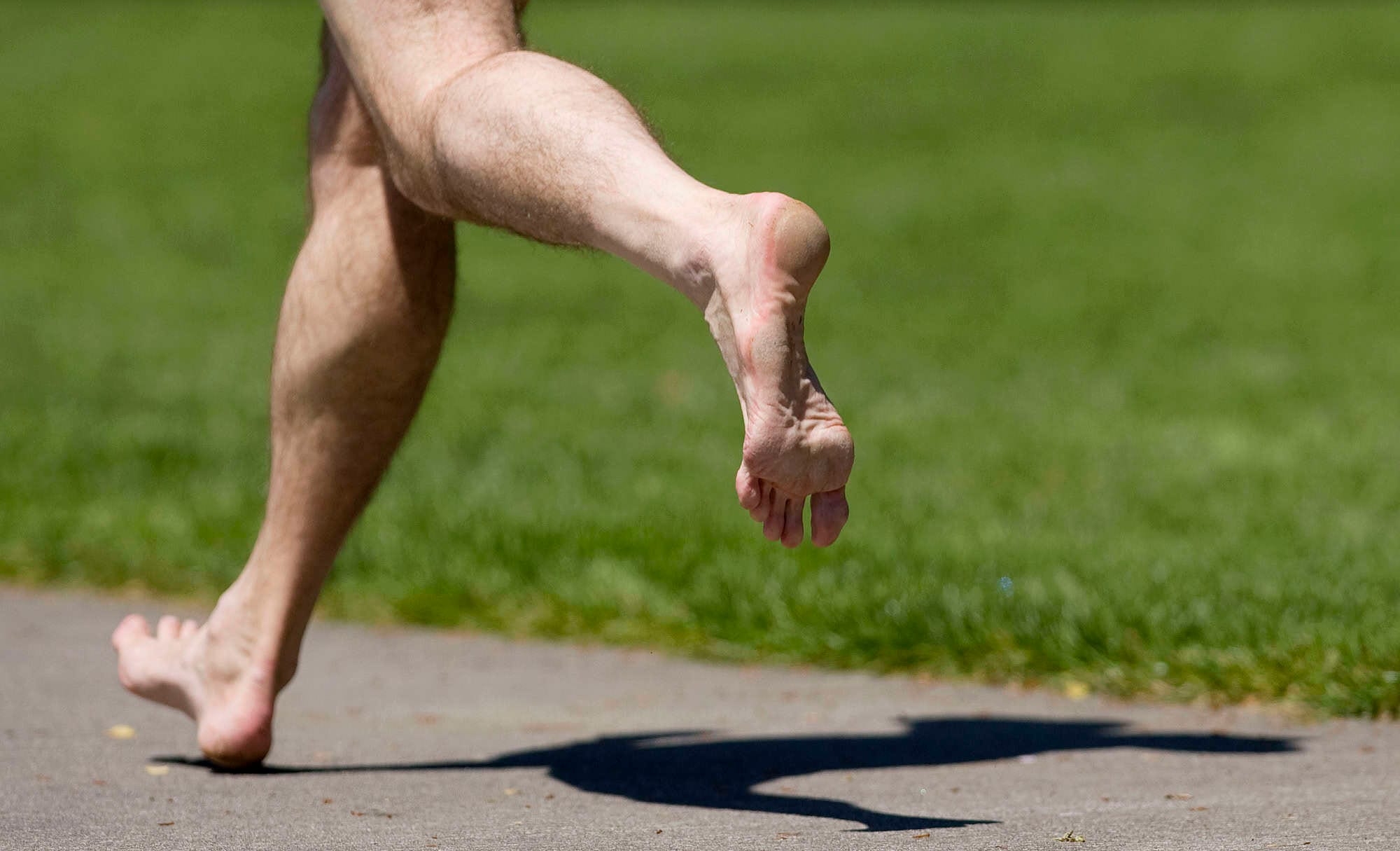 Study backs running barefoot